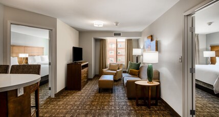 Staybridge Suites Scottsdale - Talking Stick, an IHG hotel Room Type - 1 King 2 Queen 2 Bedroom Suite Communication Accessible