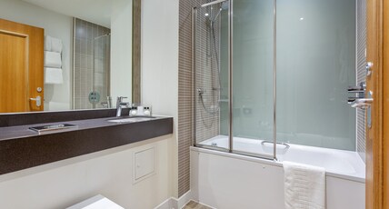 Holiday Inn Leamington Spa Room Type - 2 Single Standard