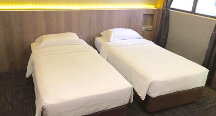 YMCA @ One Orchard Room Type - Deluxe Twin Room