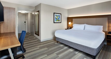Holiday Inn Express Nashville Downtown Conf Ctr Room Type - 1 King Standard Comm Access Roll Shower