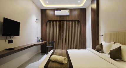 Hotel Purnima Regency Dhule Room Type - Executive Front View & Balcony Room Ac Hotel Purnima Regency Dhule Room Type - Executive Front View & Balcony Room Ac