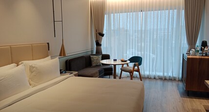 Radisson Blu Mumbai International Airport Room Type - Deluxe Room