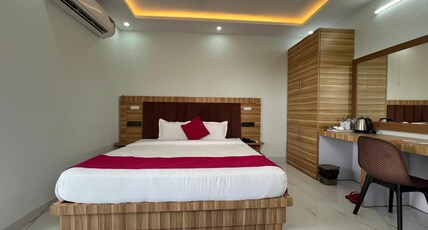 Hotel Surya Inn Room Type - Deluxe Room