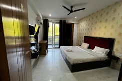 Hotel Wedlock subhash chowk Gurgaon
