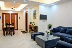 Ganga Nest Cosy 2BHK with Ganga View