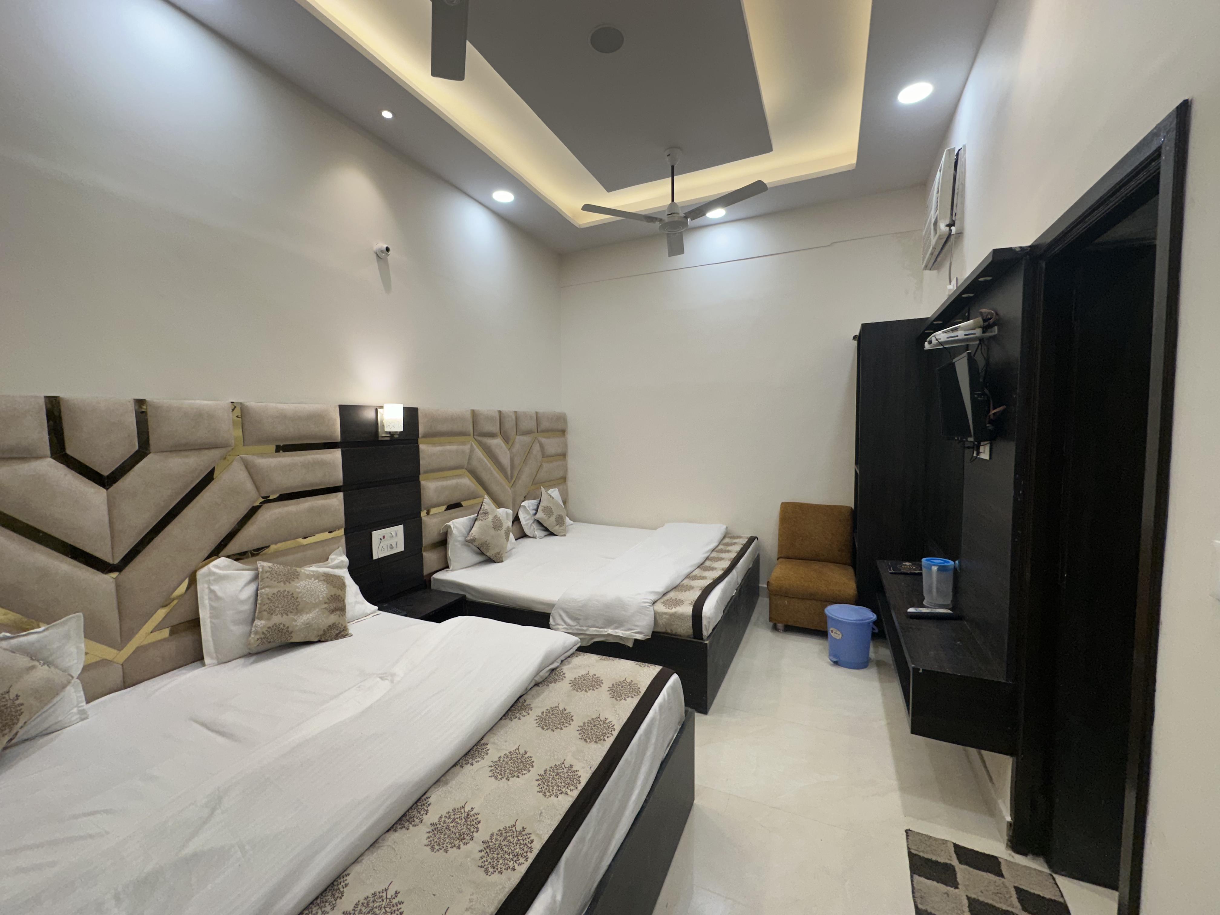 Hotel Seeta Since 1965 | 30 seconds walk to Golden Temple - Tap to explore photos