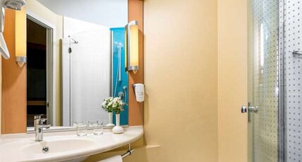 ibis Adana Room Type - Room with 2 single beds equipped with the new bedding