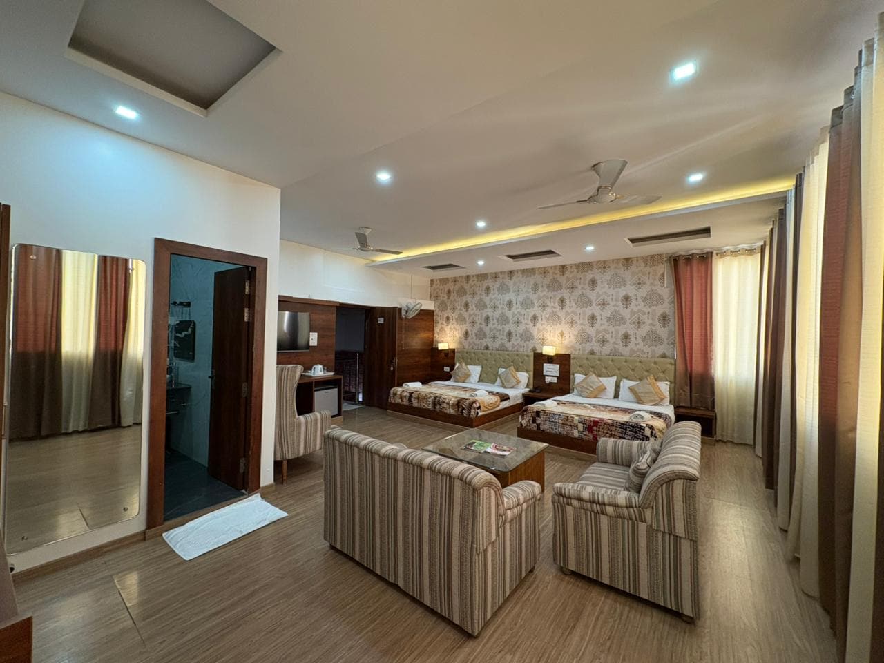 Hotel Ganesha Inn with (Ganga View Rooms) - Tap to explore photos