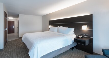 Holiday Inn Express & Suites Trinidad Room Type - 1 King Suite Mobility Accessible Roll in Shower