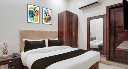 Flagship OYO hotel Formerly Lavish Room Type - Classic