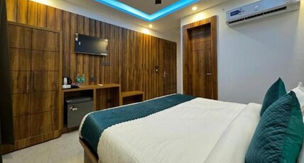 Hotel Vaidik Ganga (Behind Parmarth Niketan Ashram) Room Type - Deluxe Room