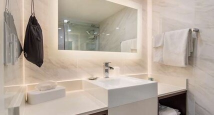Best Western Bayfront Room Type - 1 King Bed, Non-Smoking, Microwave And Refrigerator, Wi-Fi