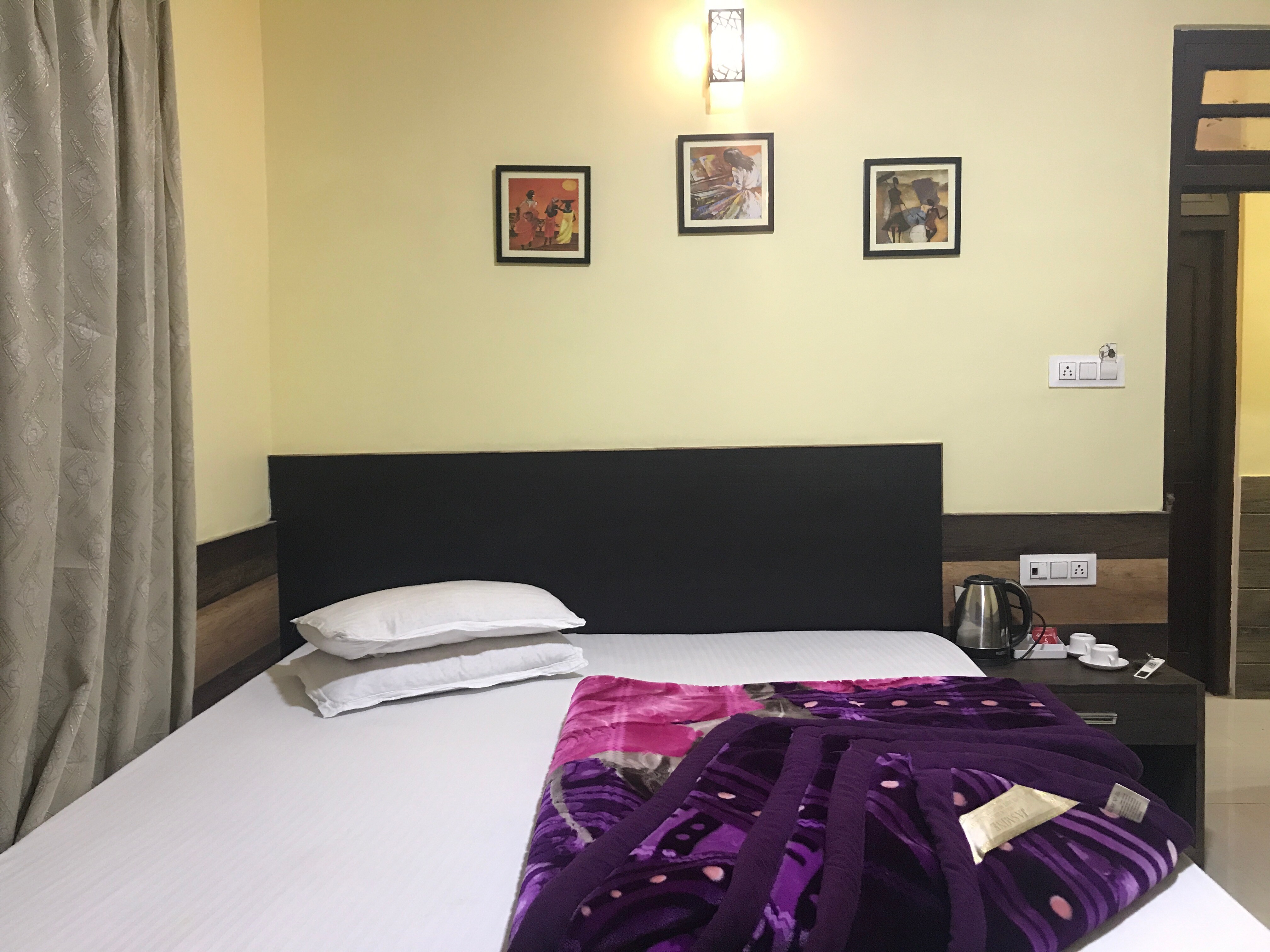 Hotel Cloud 9 - Tap to explore photos