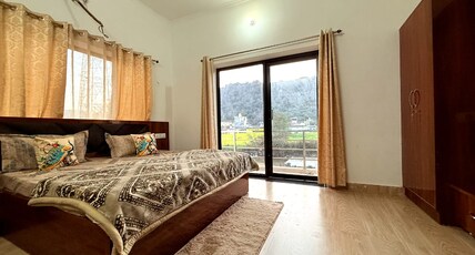 Fort View Guest House Room Type - Executive Balcony Room with Hill View