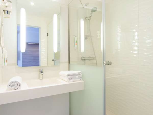 IBIS STYLES LA ROCHELLE CENTRE - Tap to explore photos