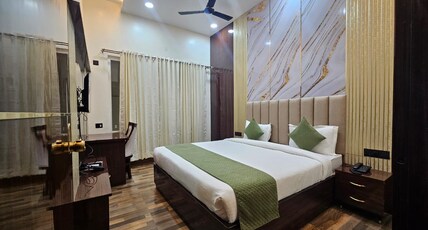 Hotel Sai Paradise Room Type - Deluxe Room with No View King Bed
