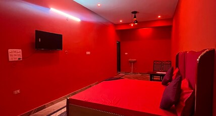 The Breeze Home Stay Room Type - Elegant Suite with Air Conditioning