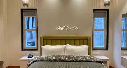 Winnies Holiday Resort & Spa Room Type - Bloom 604 ( Three luxurious bedrooms each with its own hot tub and a spacious living room )