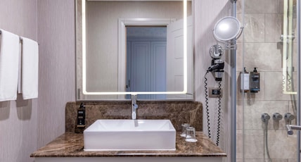 Mercure Tbilisi Old Town Room Type - Superior Double Room with one double bed Mercure Tbilisi Old Town Room Type - Superior Double Room with one double bed