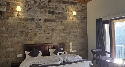 Valley View Retreat Stays Room Type - Stone Cottage Suite Room