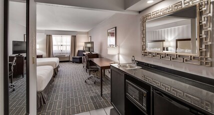 Best Western Lapeer Inn Room Type - Accessible - Suite 2 Queen, Mobility Accessible, Bathtub, Non-Smoking, Full Breakfast Best Western Lapeer Inn Room Type - Accessible - Suite 2 Queen, Mobility Accessible, Bathtub, Non-Smoking, Full Breakfast