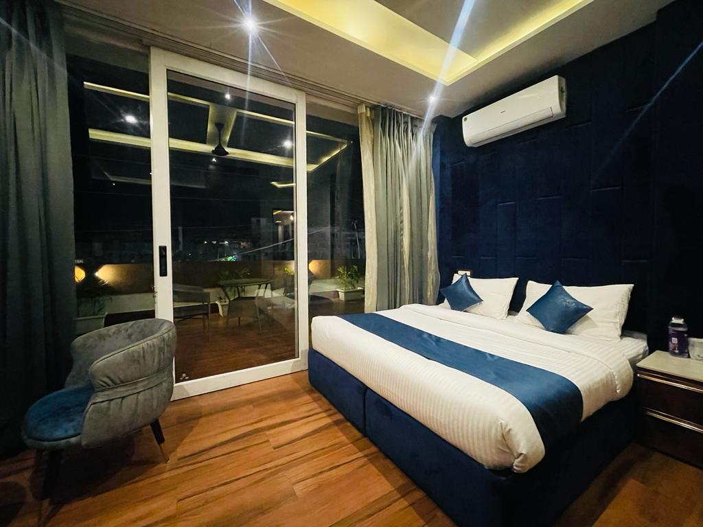 Hotel ML PRIDE -800 metre from railway station - Tap to explore photos