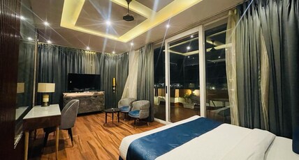 Hotel ML PRIDE -800 metre from railway station Room Type - Suite Room