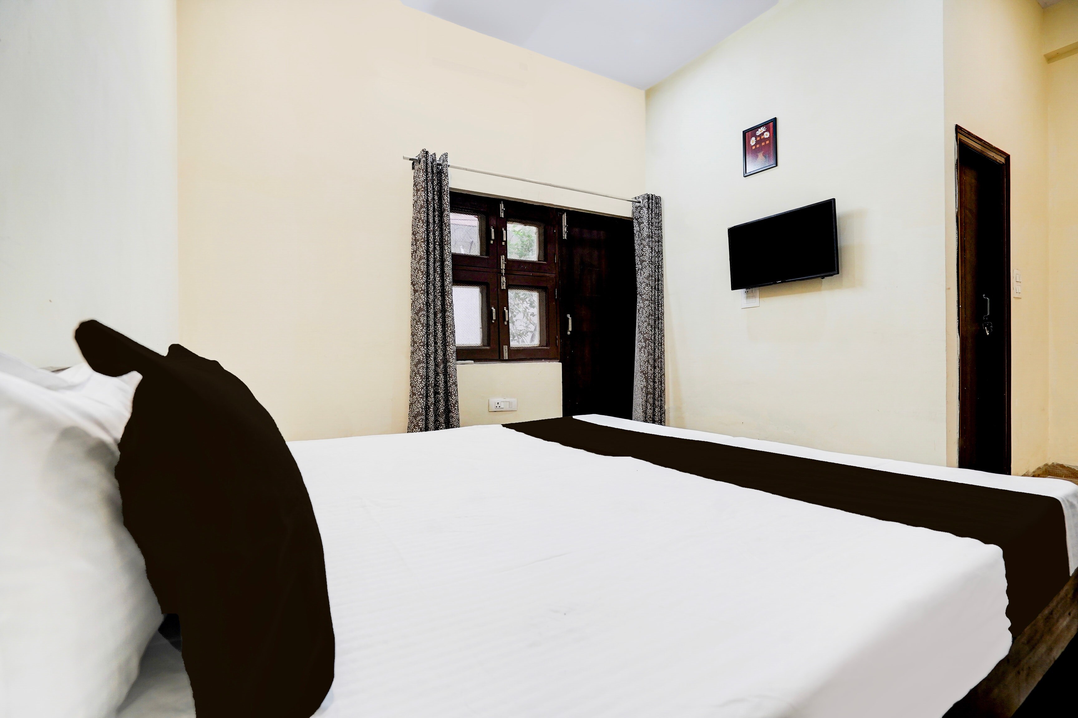 Hotel O NCR Guest House - Tap to explore photos