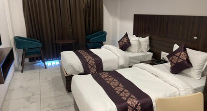 Hotel Mahvir Room Type - Deluxe Room with Balcony and City View