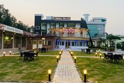 Hotel Drona Palace