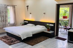 Daisy Room | Studio Apartment