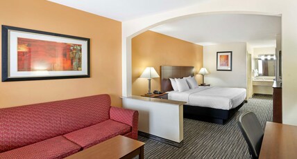 Best Western Snyder Inn Room Type - Suite-1 King Bed, Non-Smoking, Sofabed, Microwave, Refrigerator, Coffee Maker, Continental Breakfast