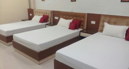 Hotel Kunwer Palace  1.5km from Railway Station Room Type - Family Executive Room