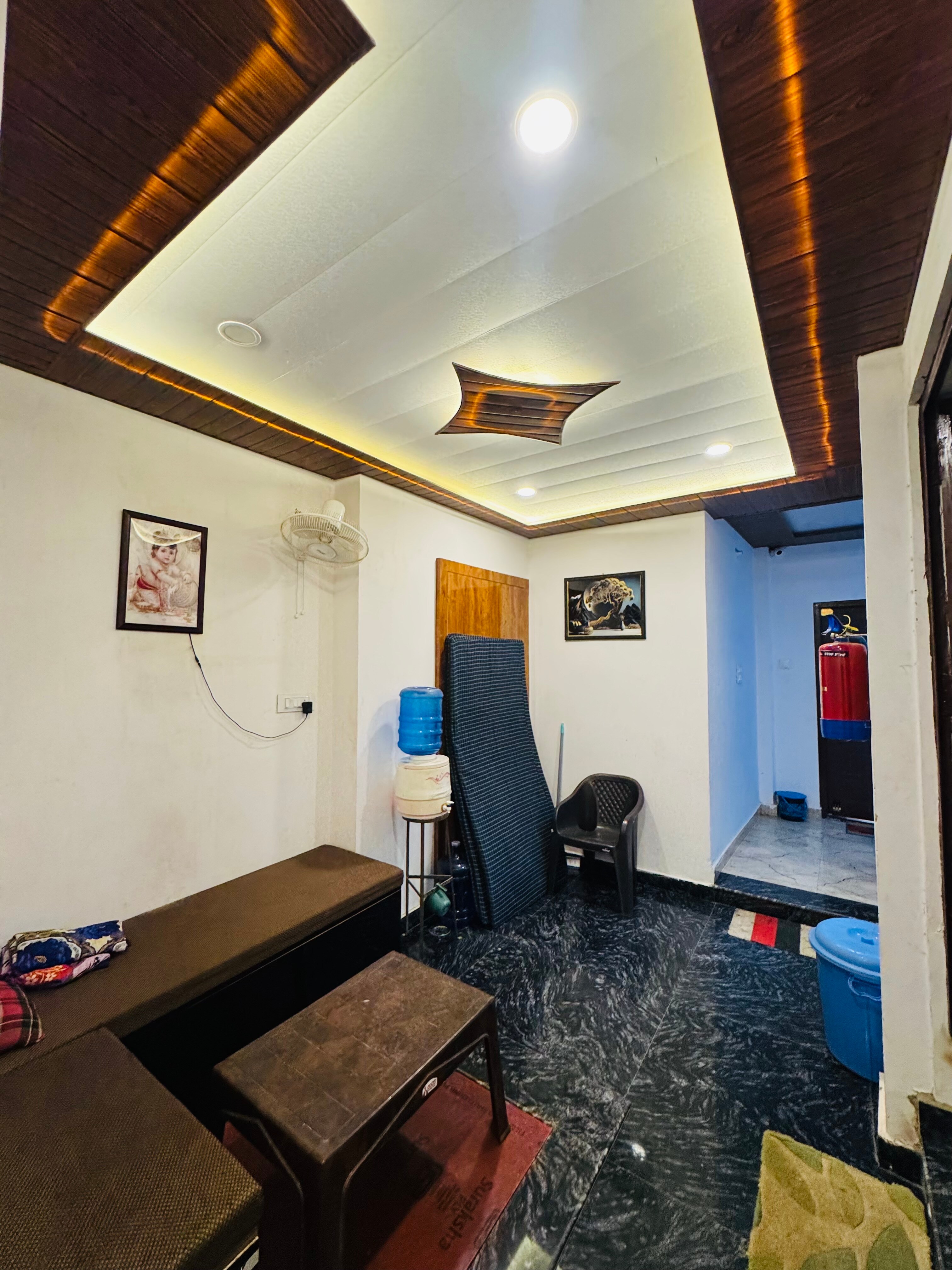 Shree Laxman paying residency - Tap to explore photos