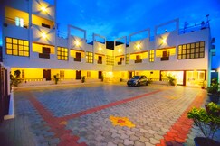 THAAI RESIDENCY - TIRUVANNAMALAI ON GIRIVALAM PATHWAY (VEG)