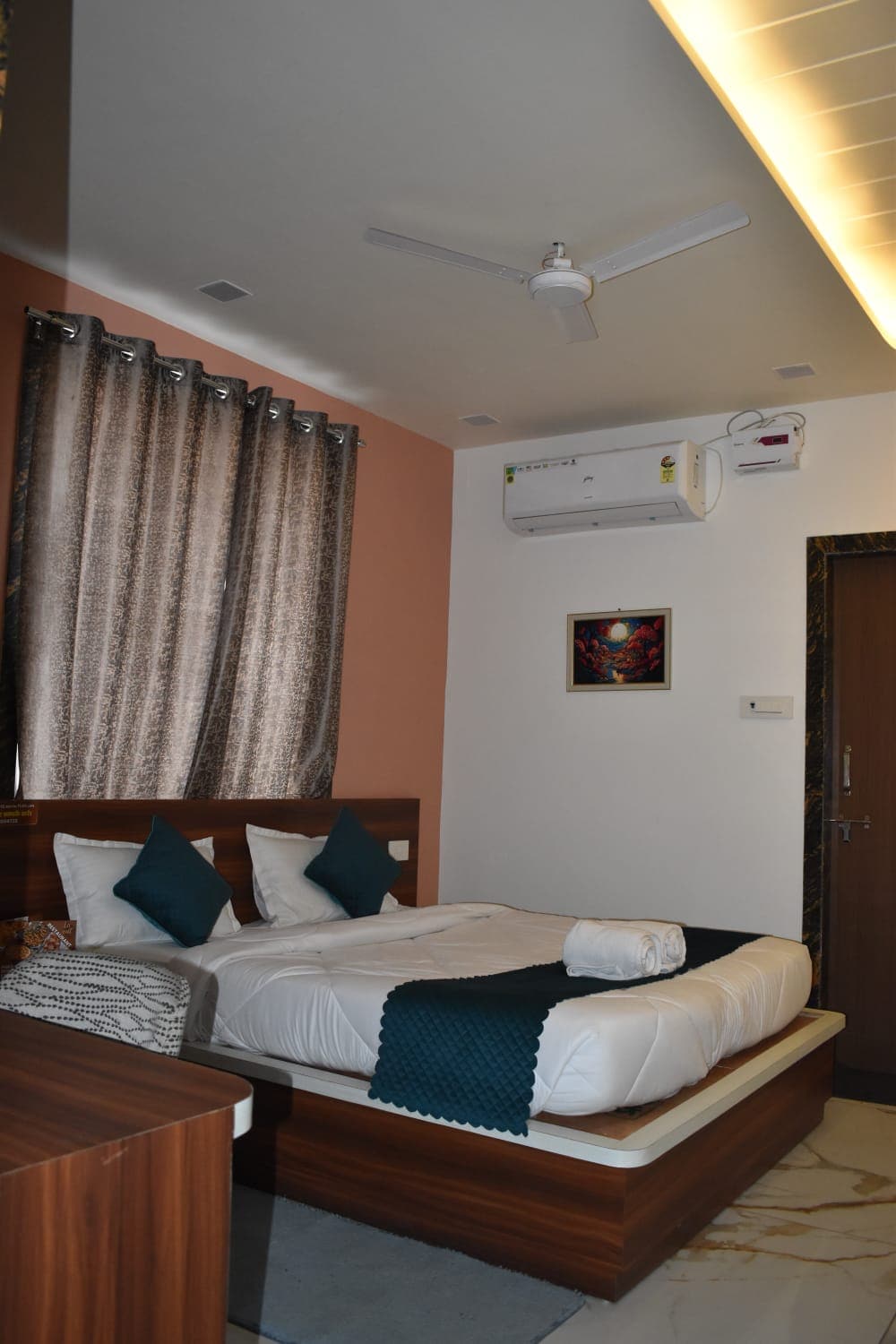 Hotel Elevate - Tap to explore photos