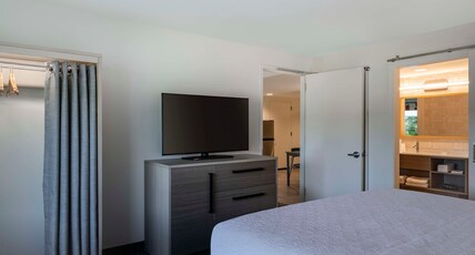 Home2 Suites by Hilton East Haven New Haven Room Type - 1 KING 1BEDROOM SUITE