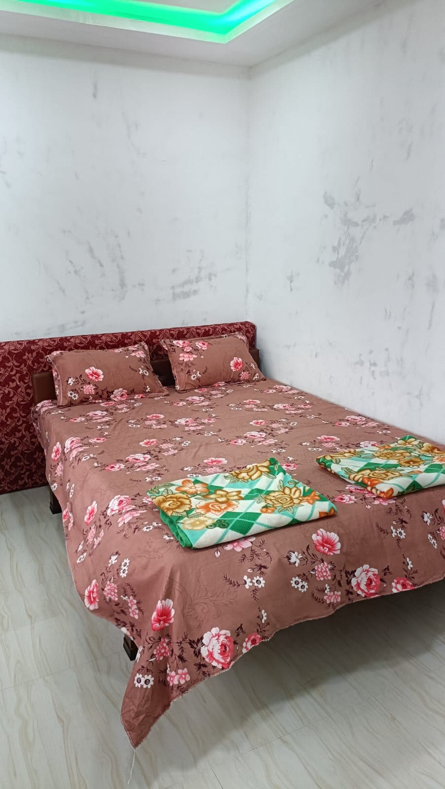 Lotus Home stay - Tap to explore photos