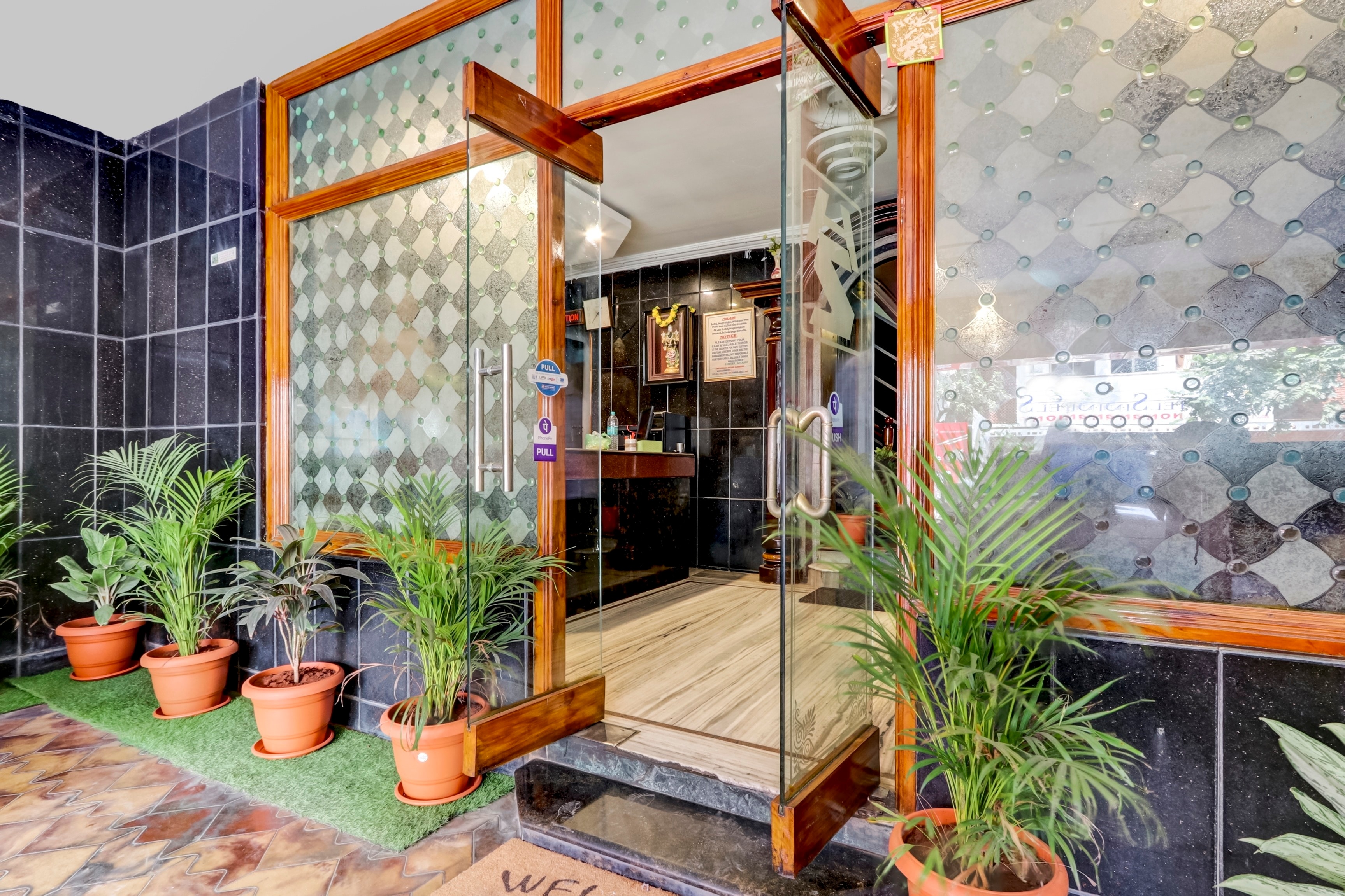 Hotel O Hanuman Pet Near Railway Station - Tap to explore photos