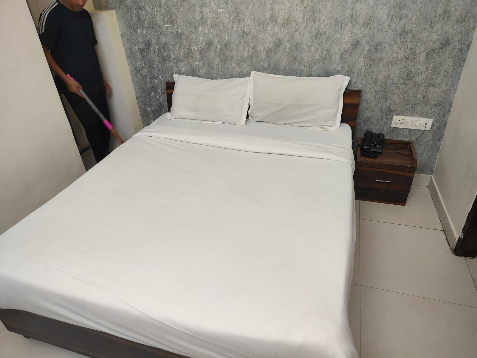 Hotel Mahima Palace - Tap to explore photos