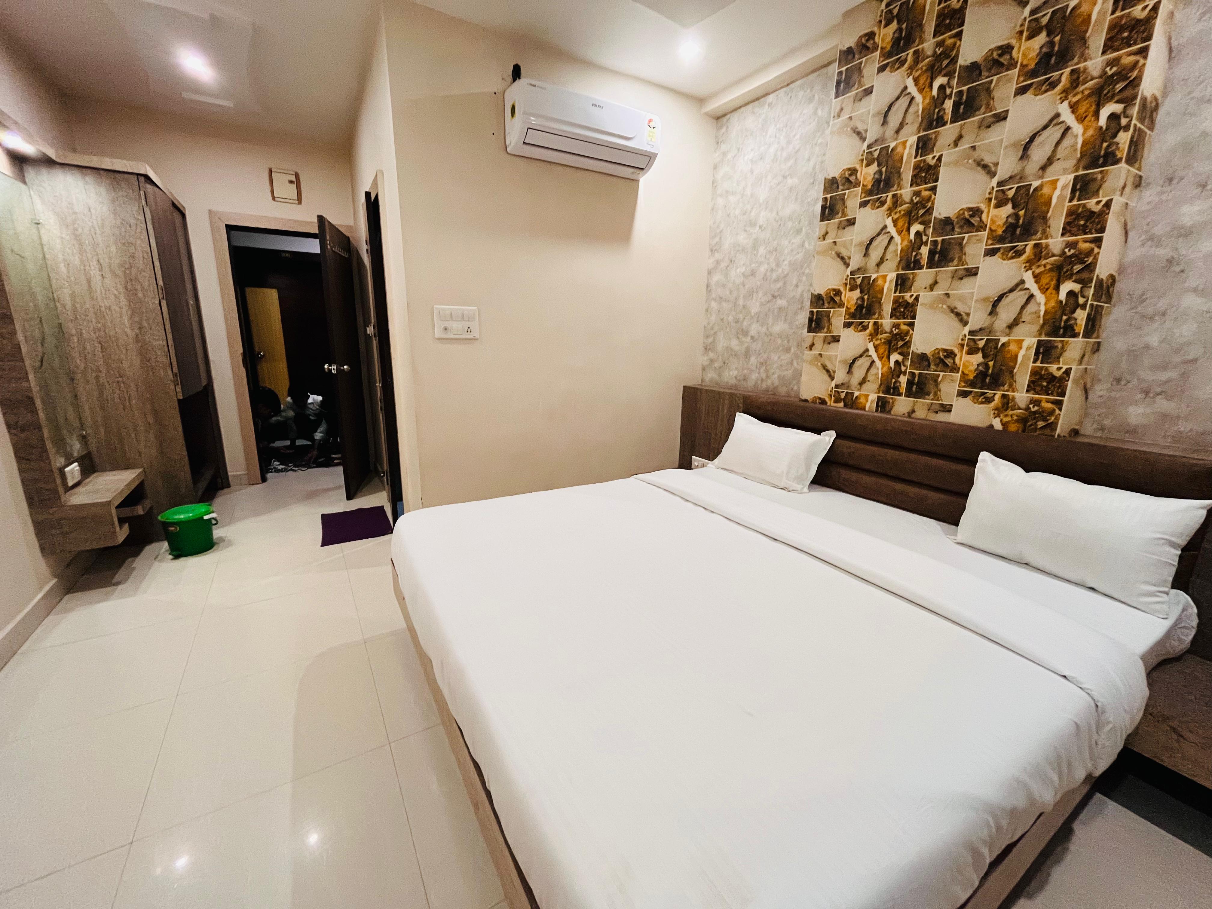 Hotel Shiv Mahima - Tap to explore photos