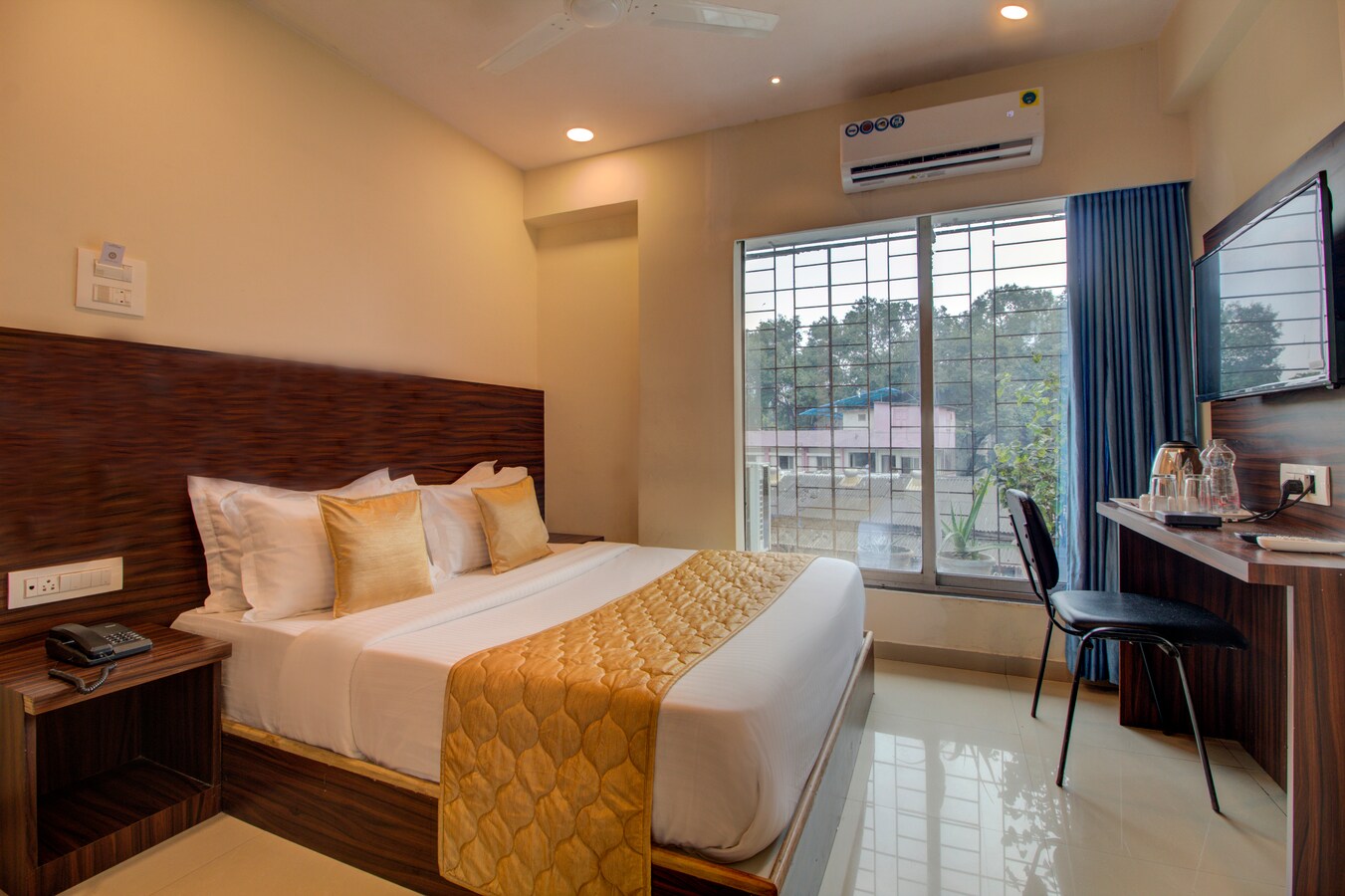 Hotel Malad Inn - Tap to explore photos