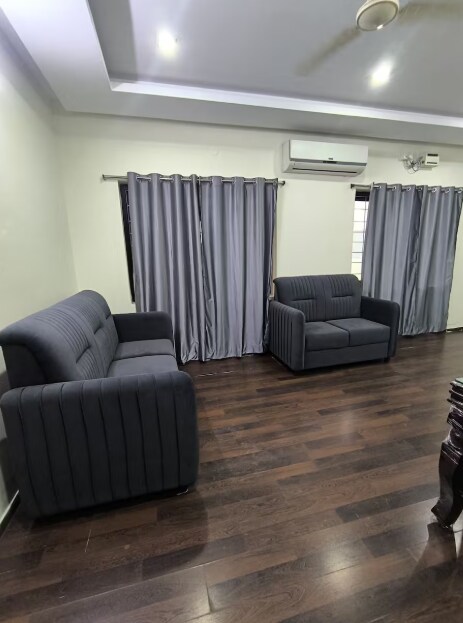BLIV Inn Duplex 5 bhk Villa Banjara hills - Tap to explore photos
