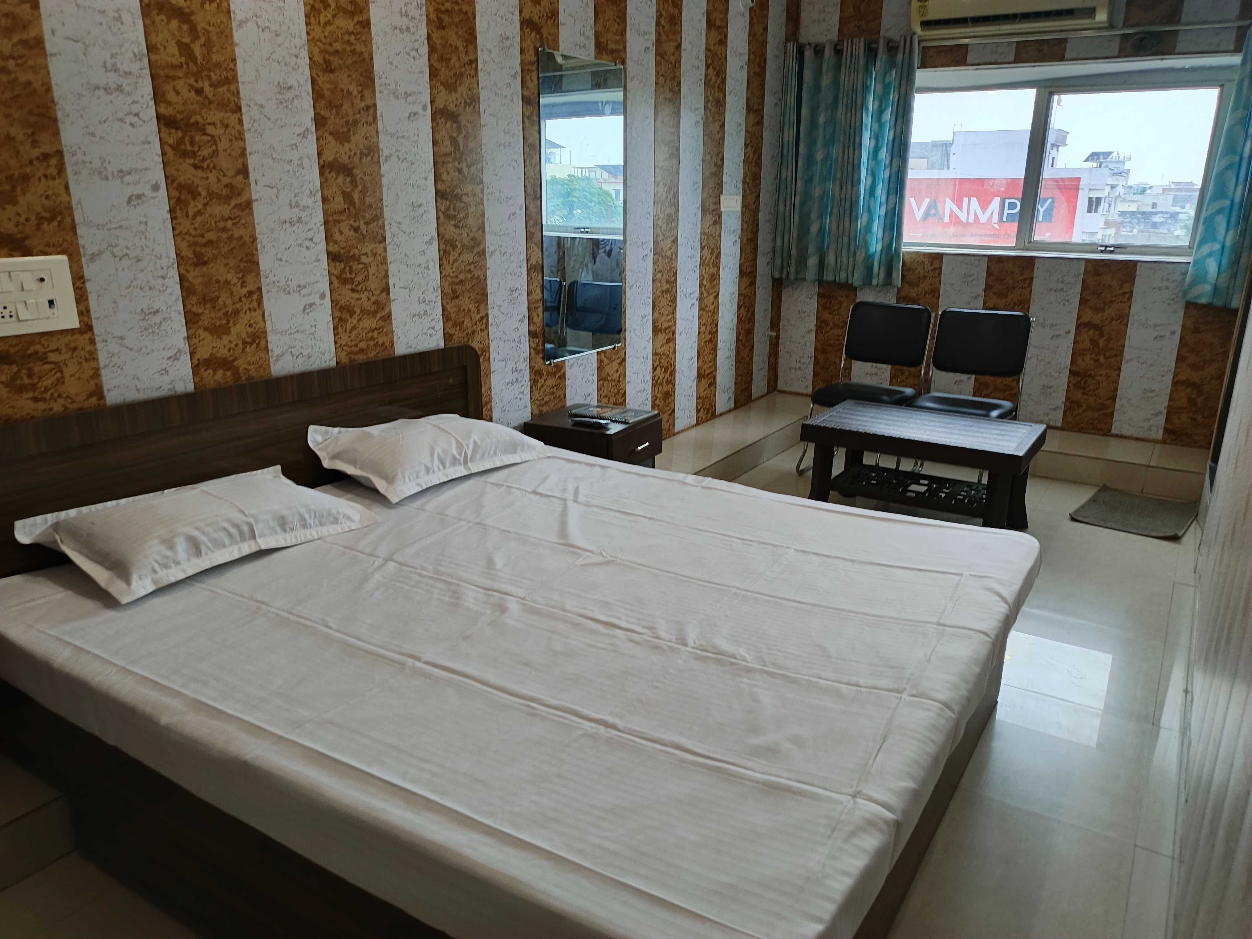 Hotel O PAKWAN HOTELS - Tap to explore photos
