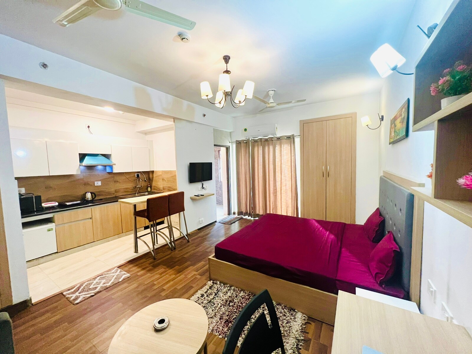 Noida lovely studio - Tap to explore photos