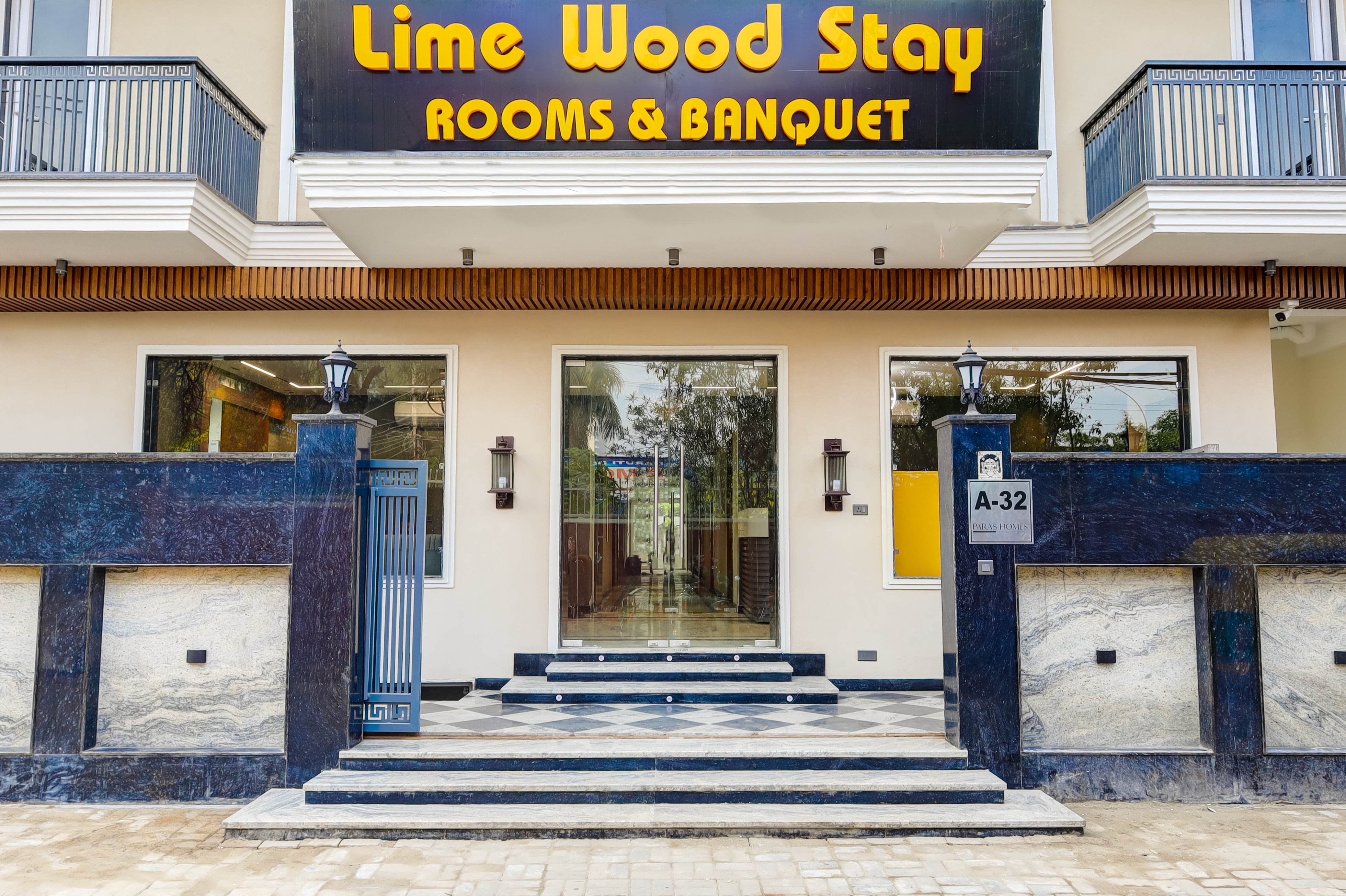 Limewood Stay Premium Studios - Near Sector 29 - Tap to explore photos