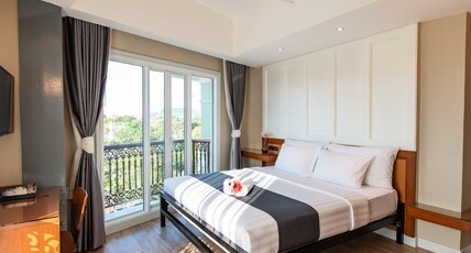 Dang Derm in The Park Khaosan Room Type - Deluxe King Suite