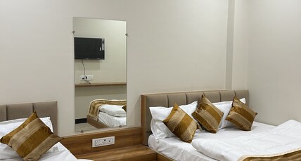 Shree ShyamRaj Hotel Room Type - Superior Triple Room