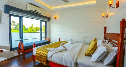 Upper Deck Houseboats Room Type - 1 Bedroom Private Premium Houseboat Full time Ac Upper Deck Houseboats Room Type - 1 Bedroom Private Premium Houseboat Full time Ac