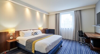 Holiday Inn Express STRASBOURG - CENTRE Room Type - 1 Queen Standard Accessible with Free Breakfast